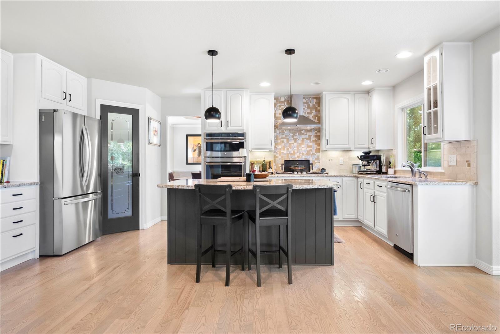 3822 Broadmoor Loop