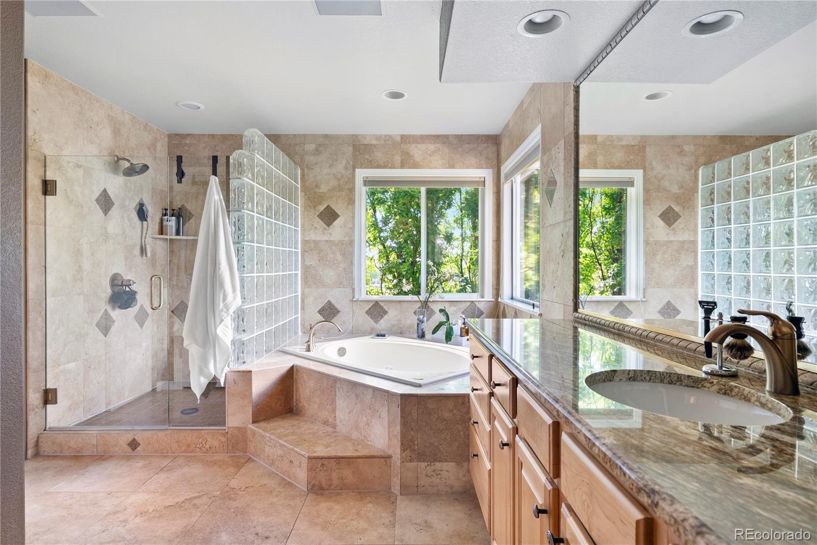 3822 Broadmoor Loop