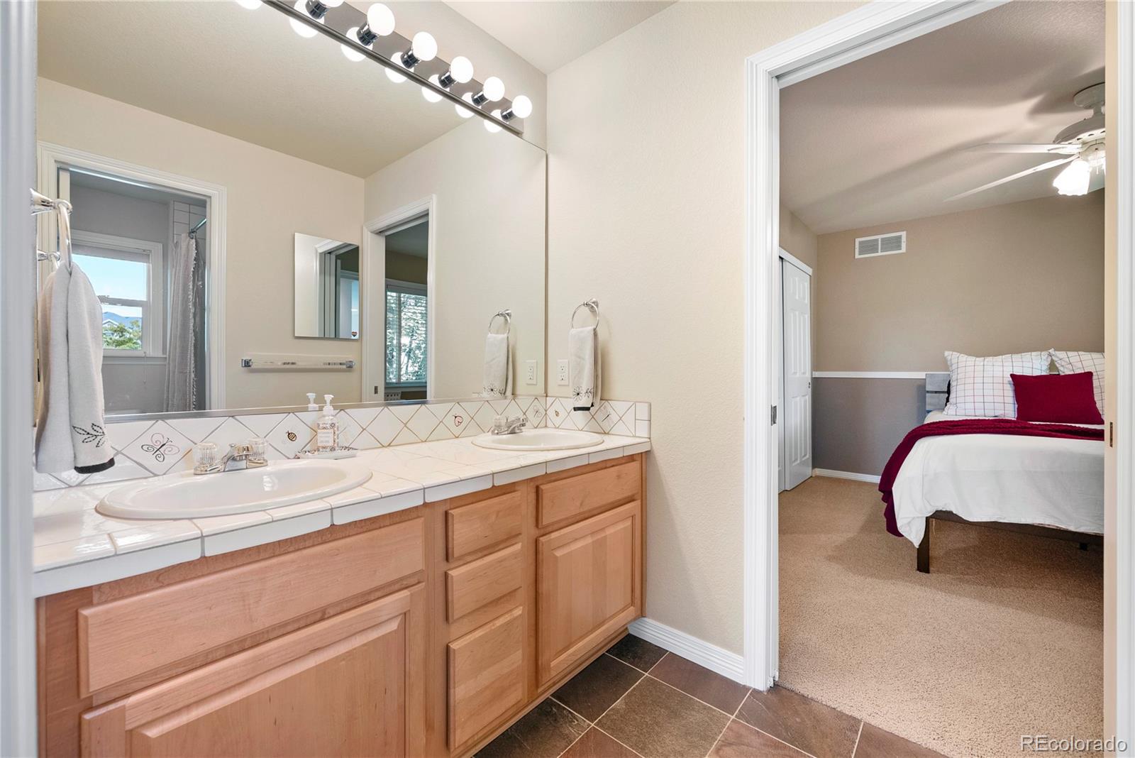 3822 Broadmoor Loop