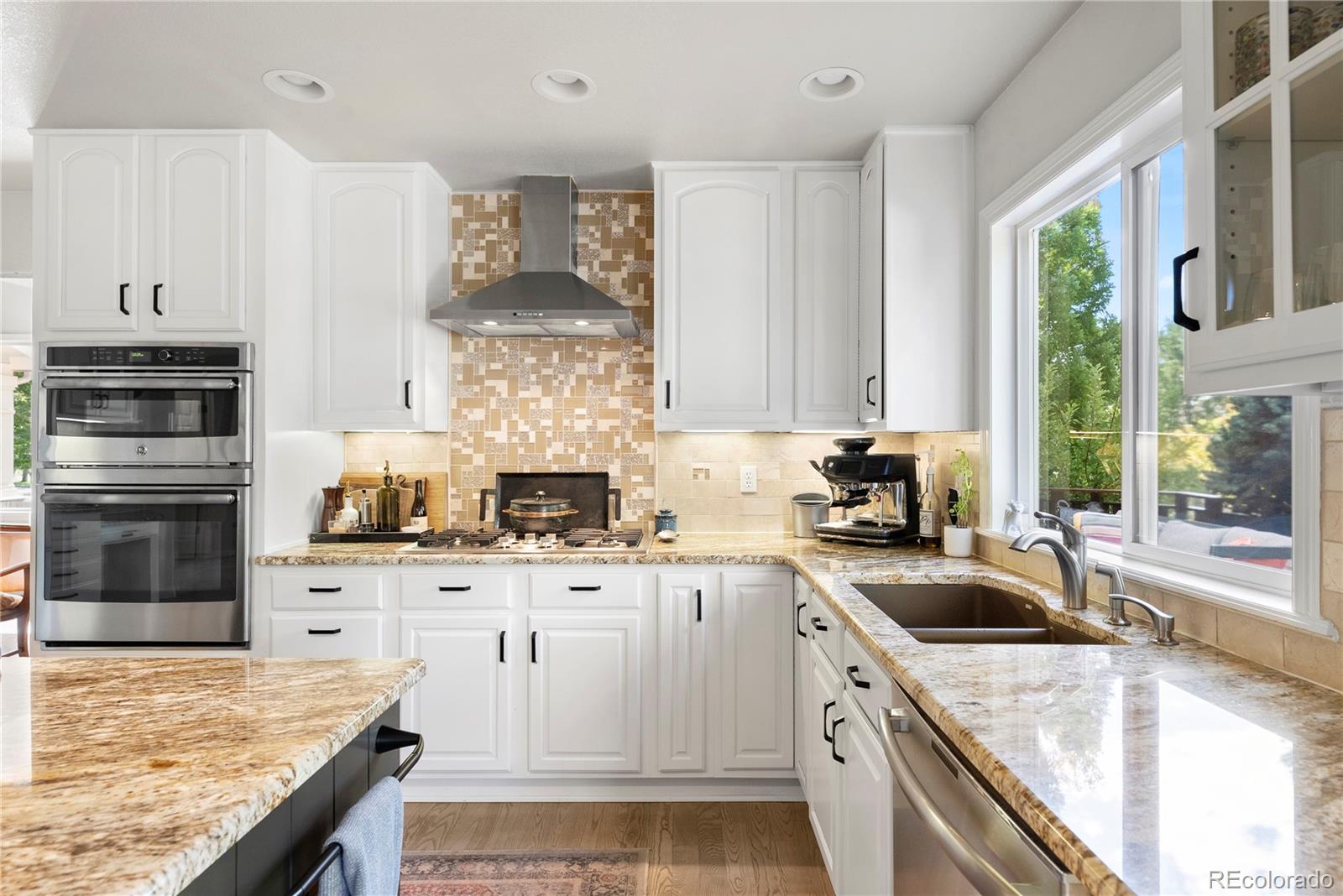 3822 Broadmoor Loop