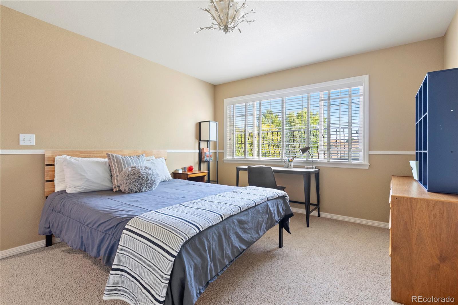 3822 Broadmoor Loop