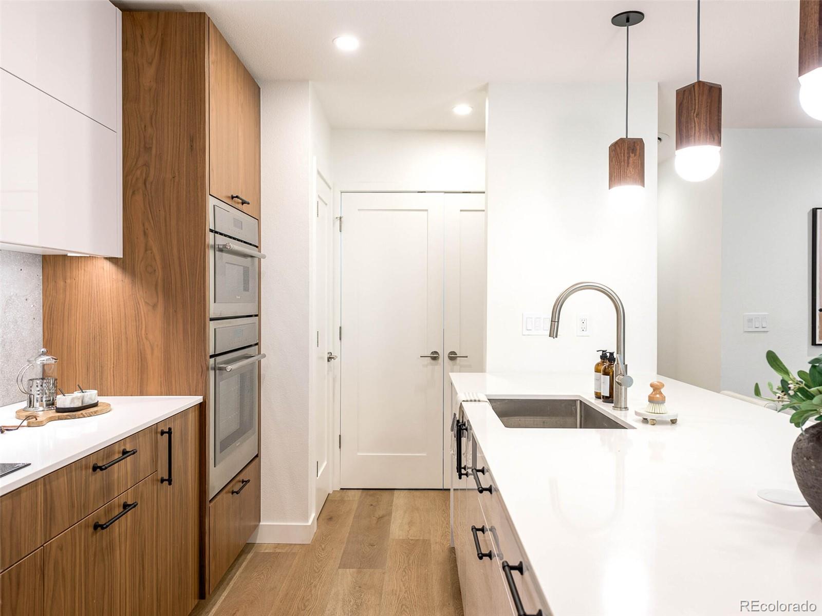 1140 Portland Place Unit: 206