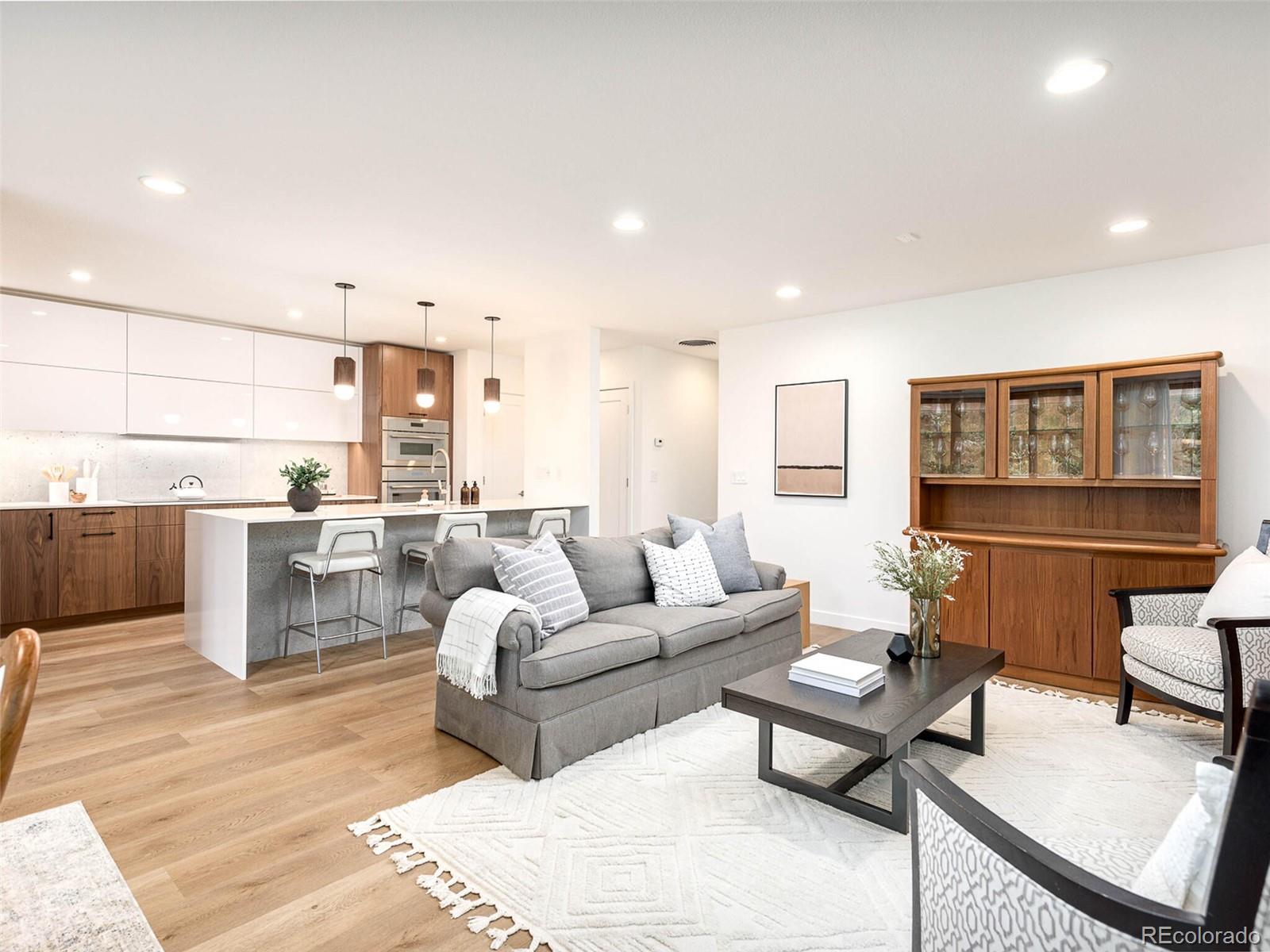1140 Portland Place Unit: 206