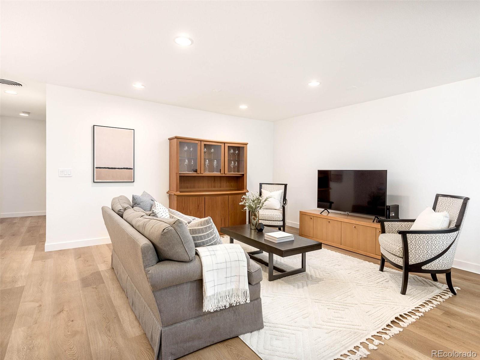 1140 Portland Place Unit: 206