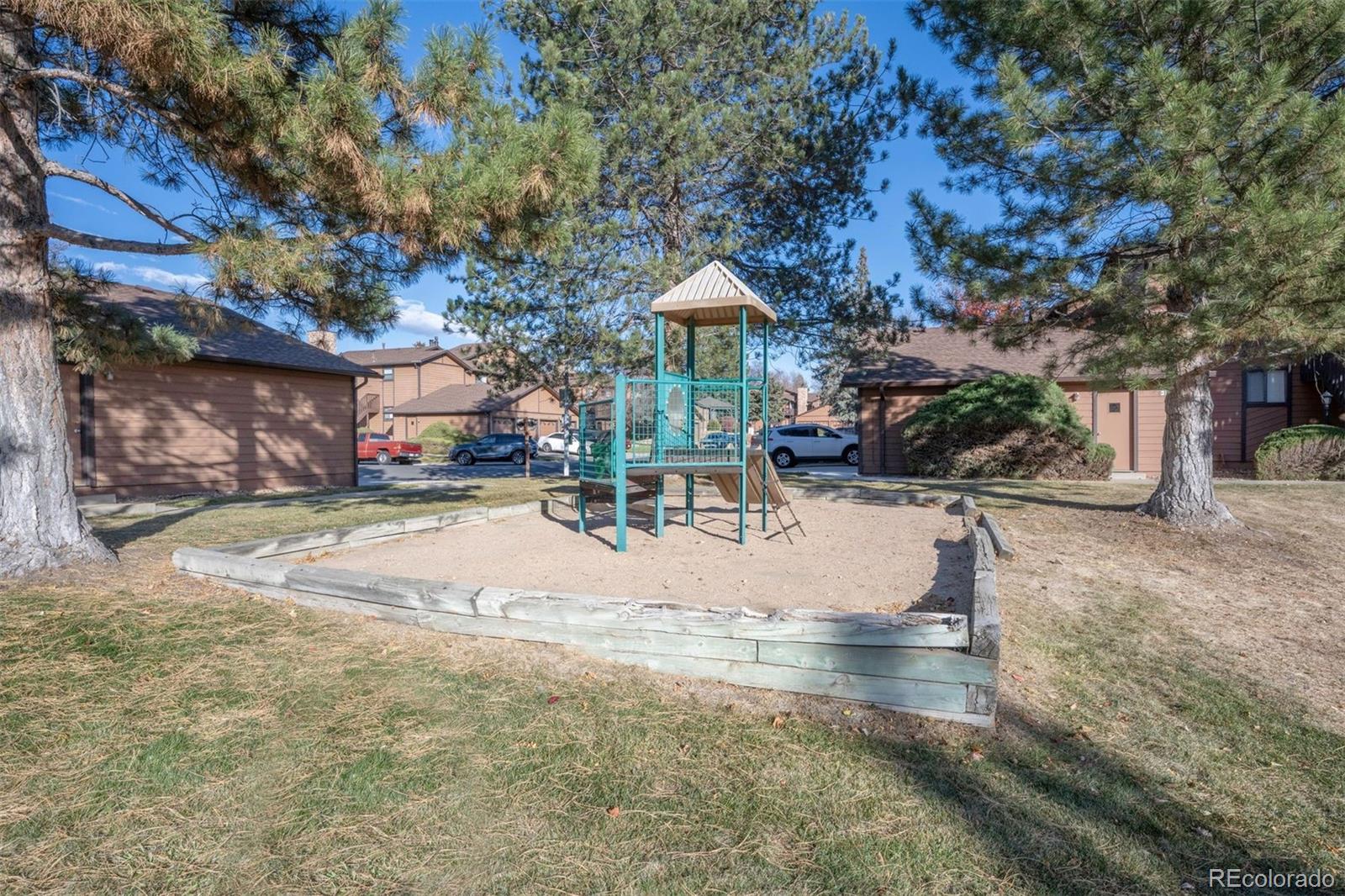 9407 W 89th Circle