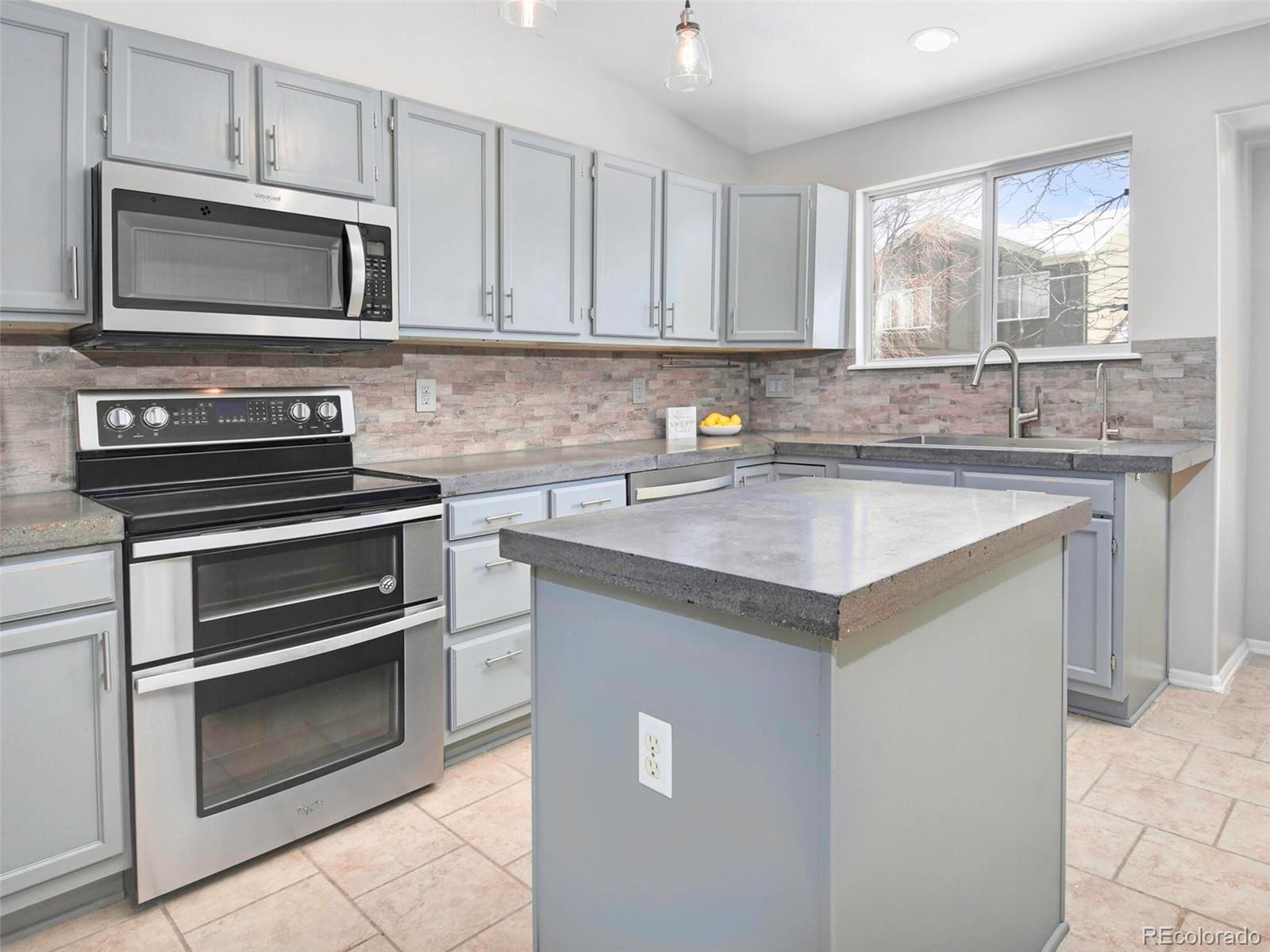 5603 W 118th Place