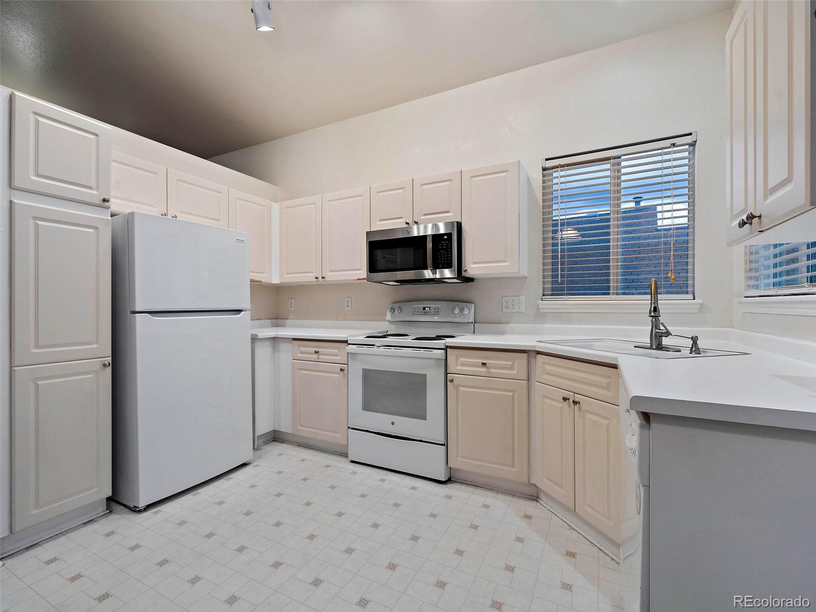 9671 Queenscliffe Drive