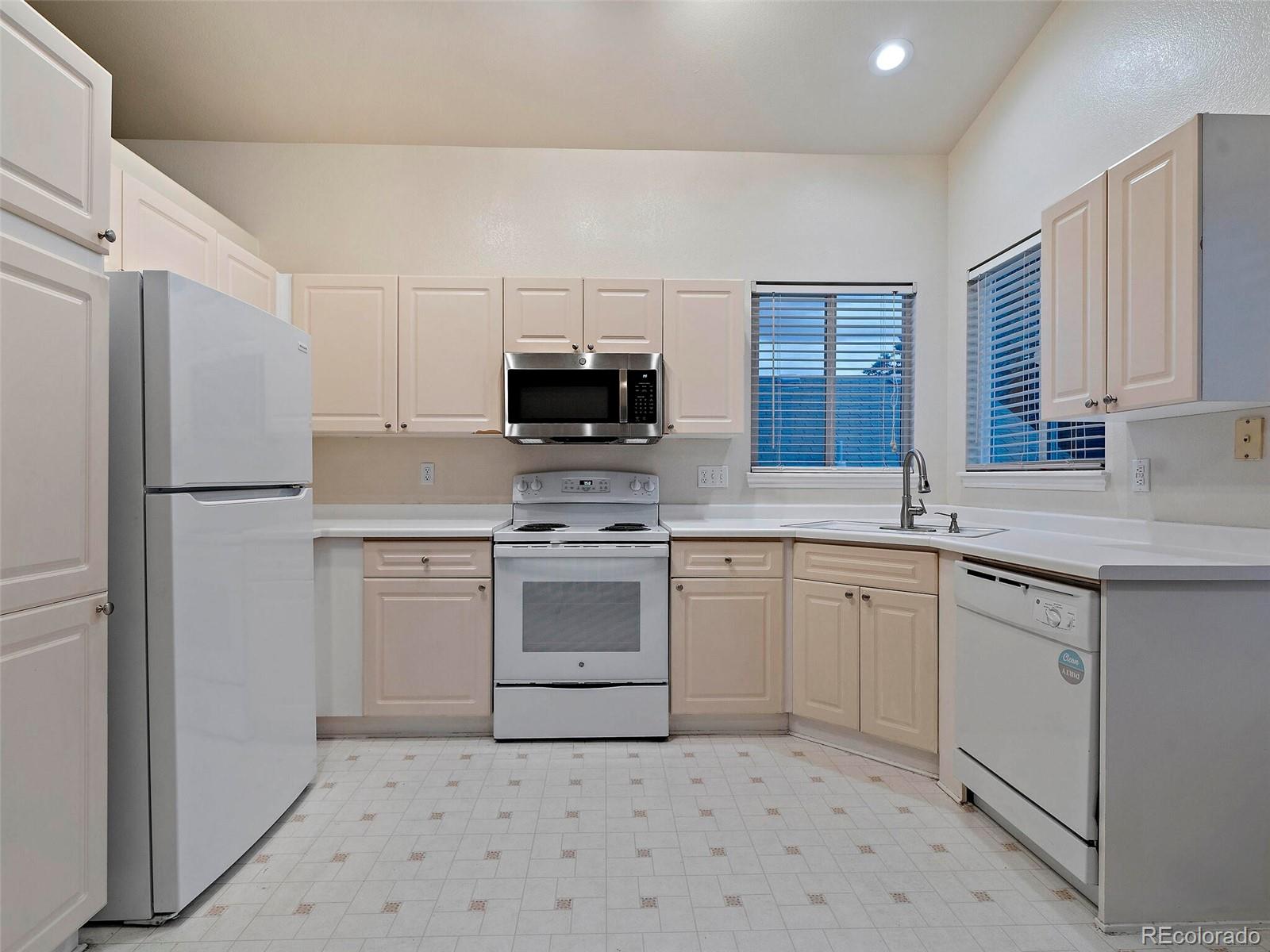 9671 Queenscliffe Drive
