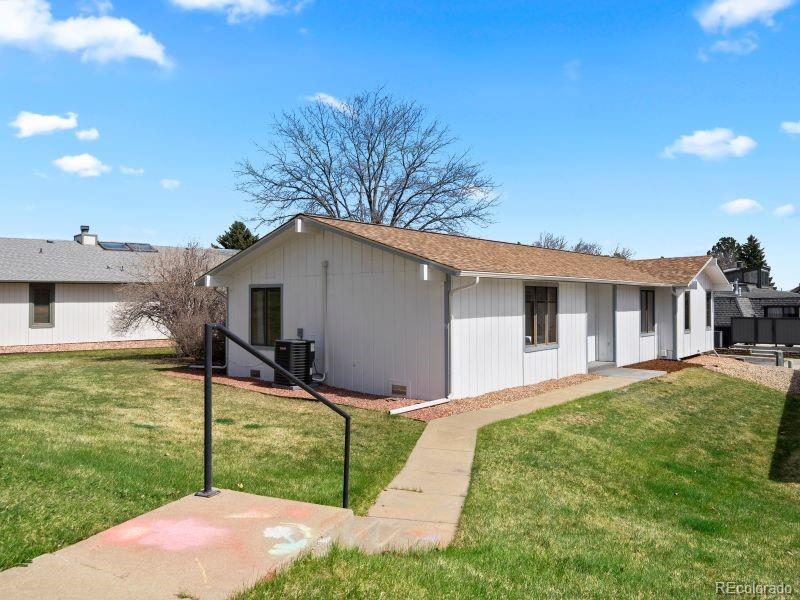 15 Douglas Drive N