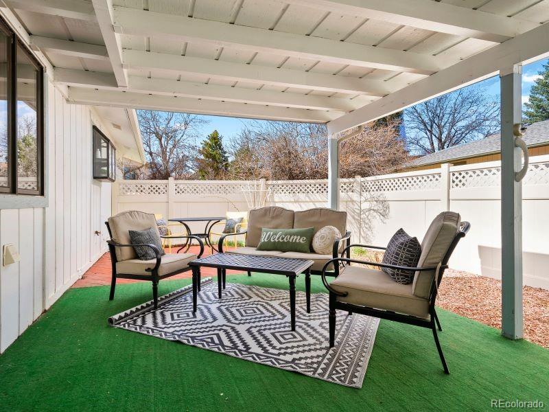 15 Douglas Drive N