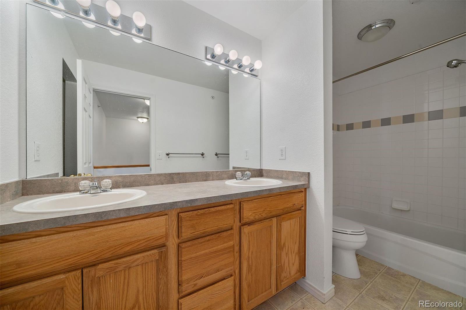 960 Laramie Boulevard Unit: 5D