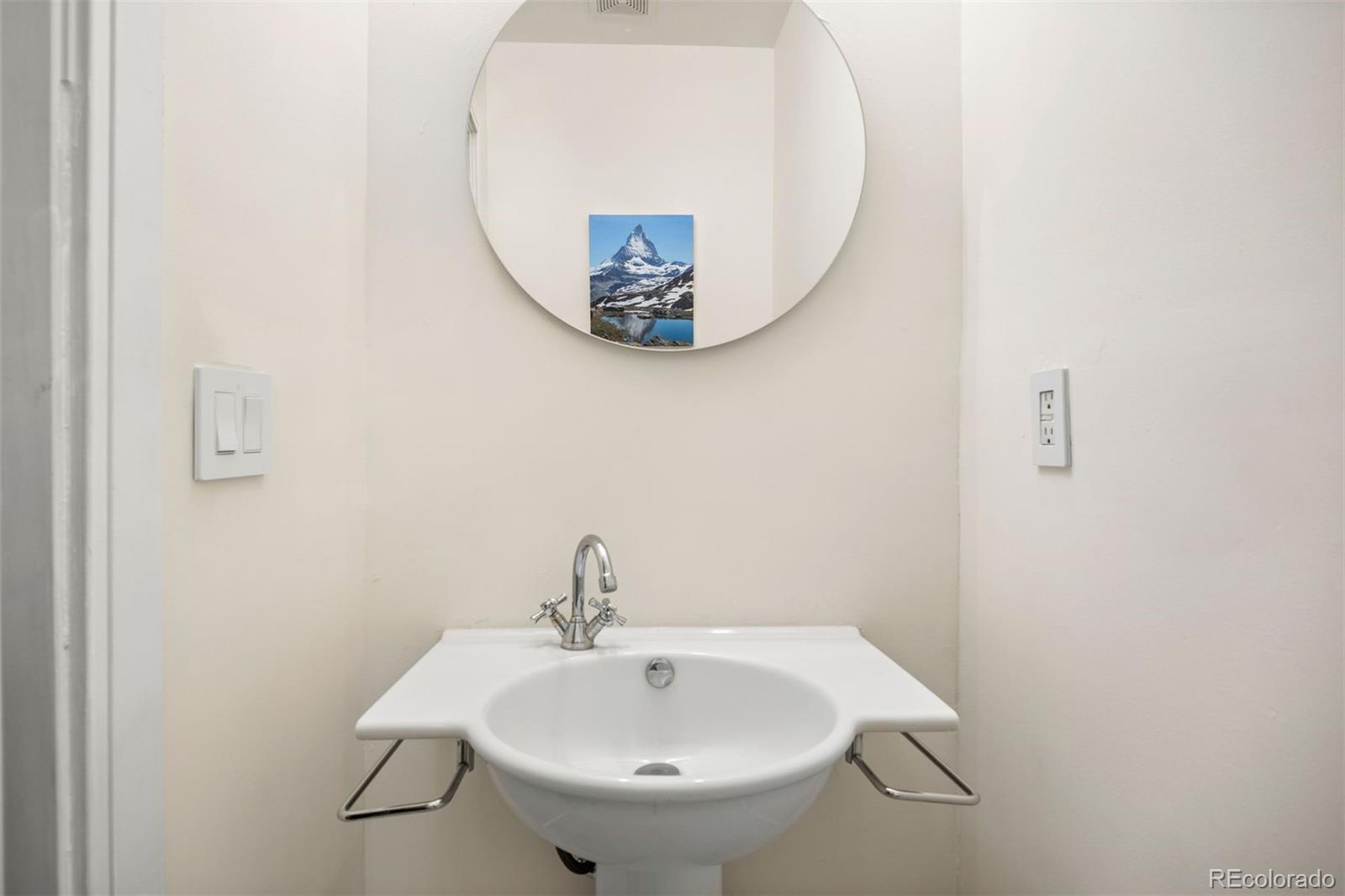 2441 N Broadway Unit: 202