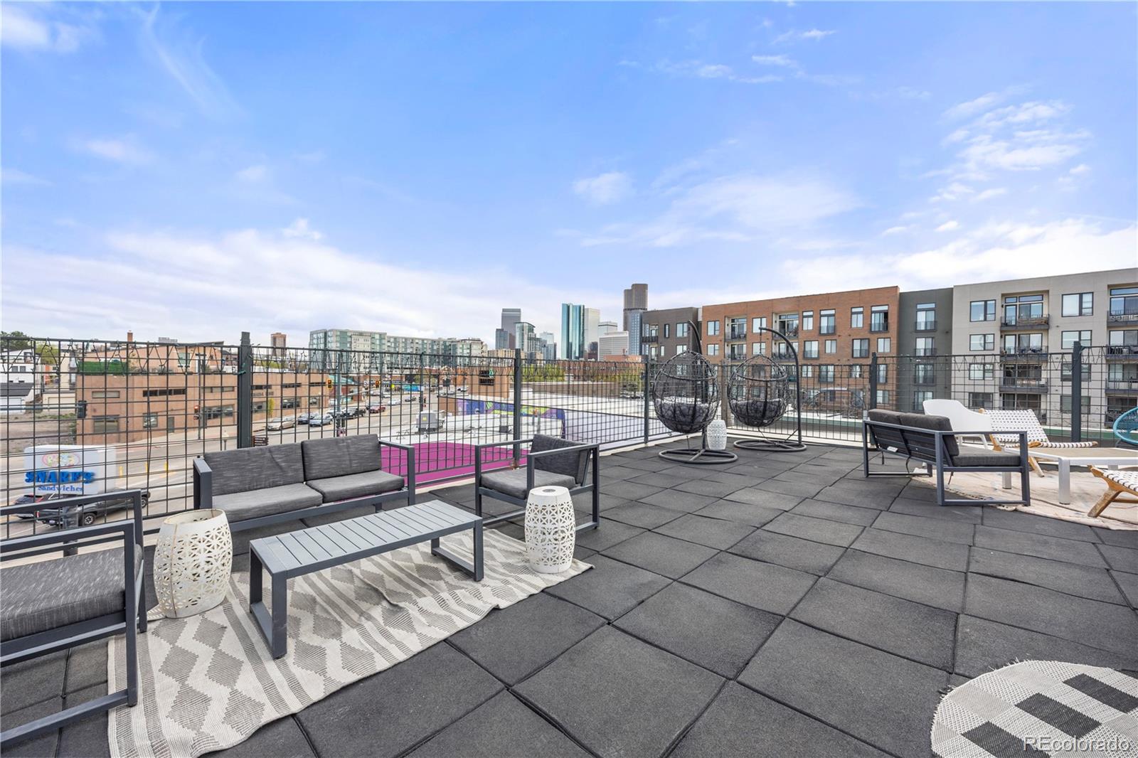 2441 N Broadway Unit: 202