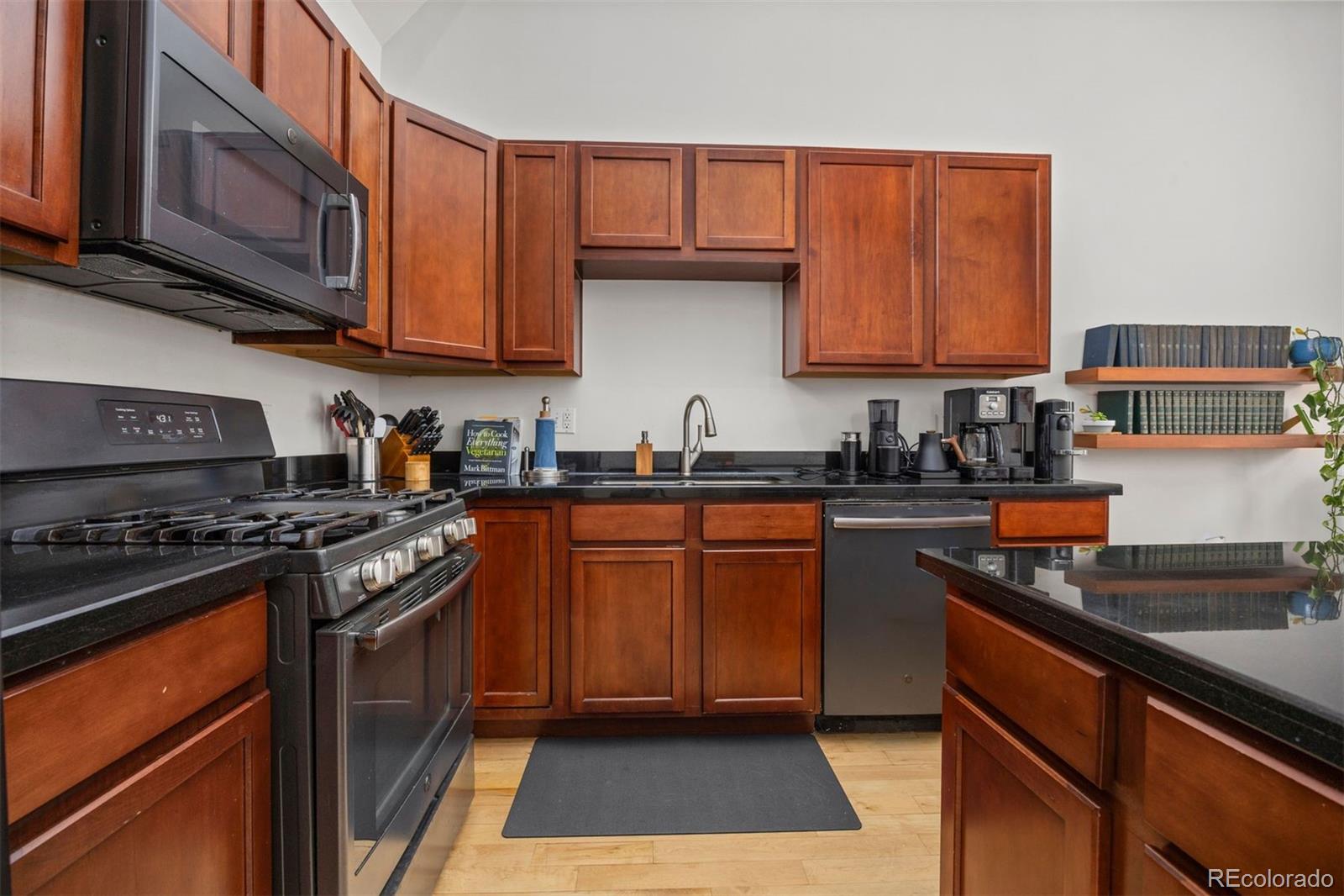 2441 N Broadway Unit: 202