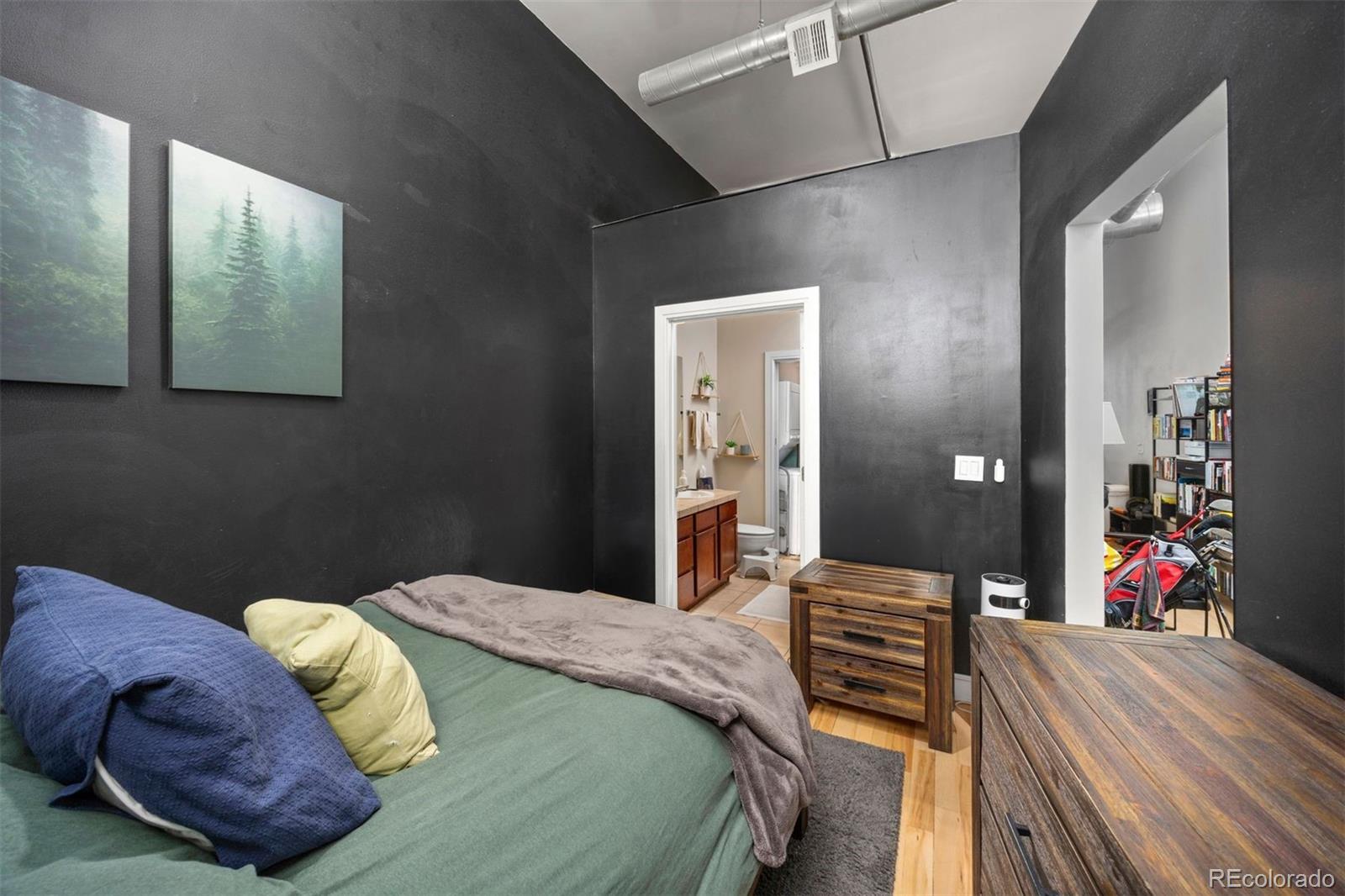 2441 N Broadway Unit: 202