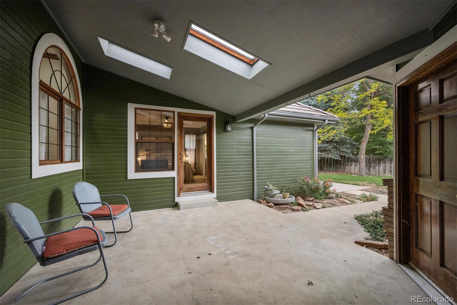 6928 Iris Street