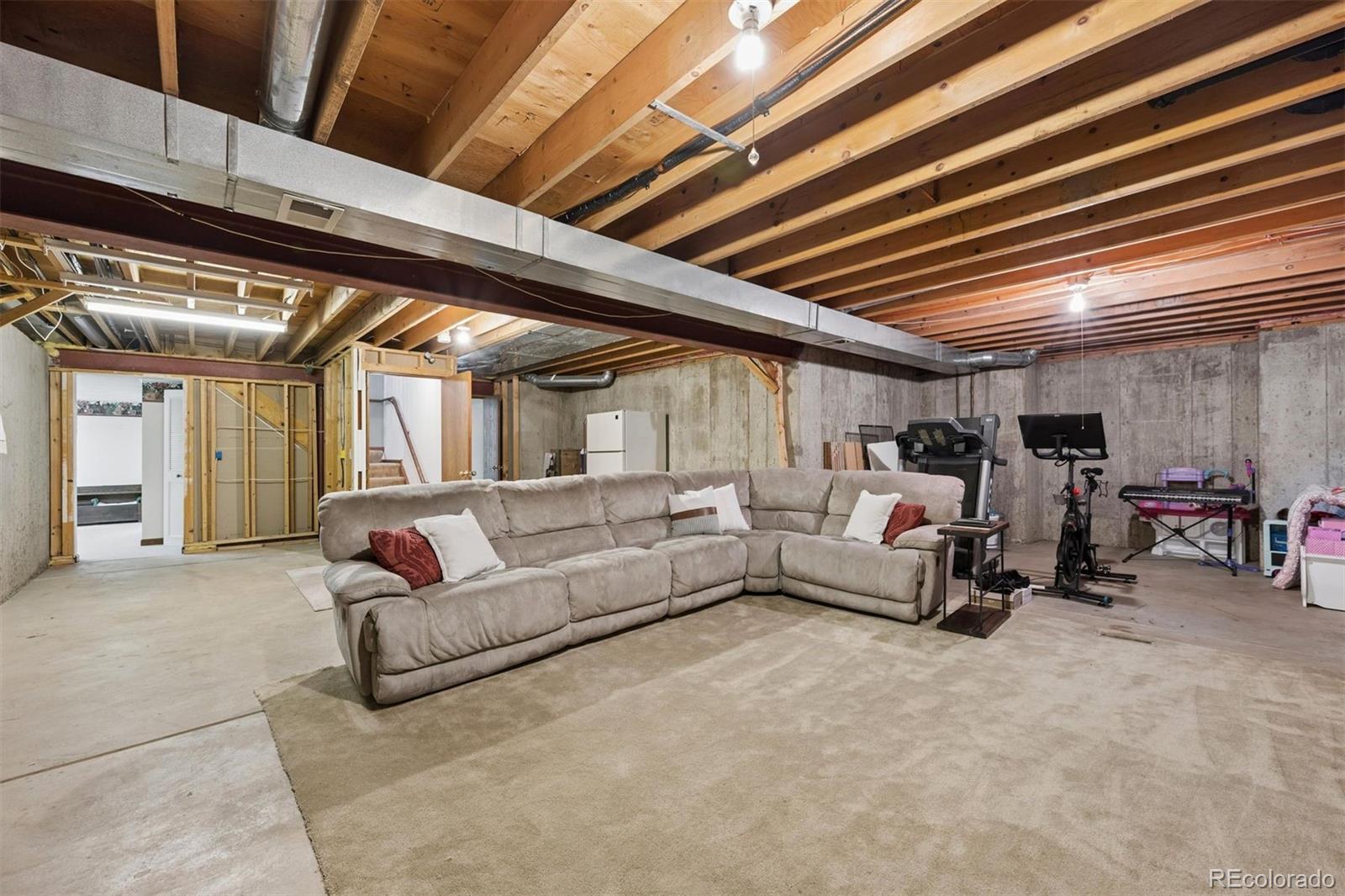 6928 Iris Street