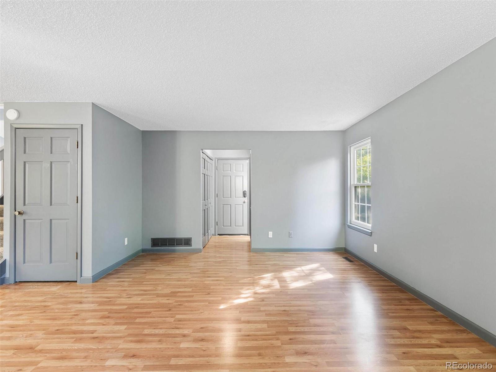 10317 King Court