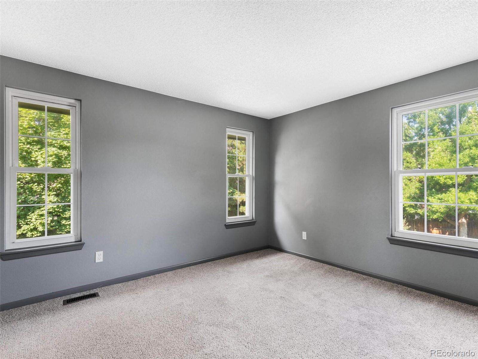 10317 King Court