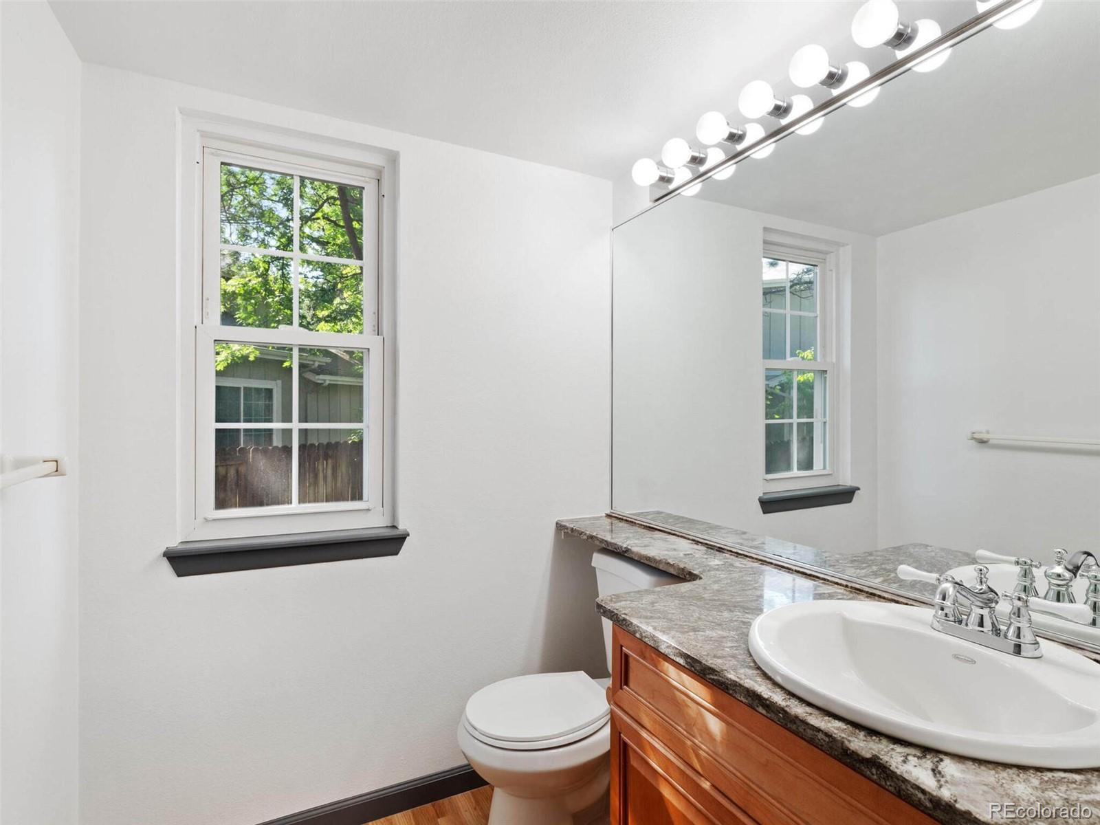 10317 King Court