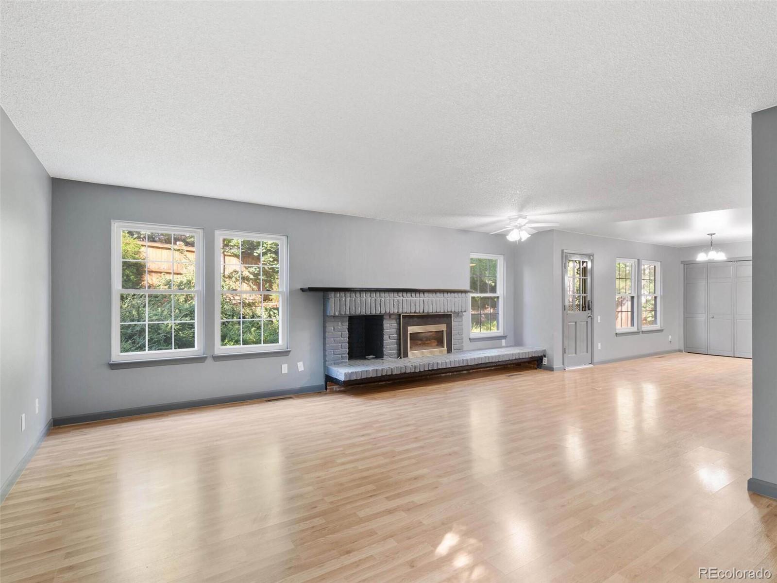 10317 King Court