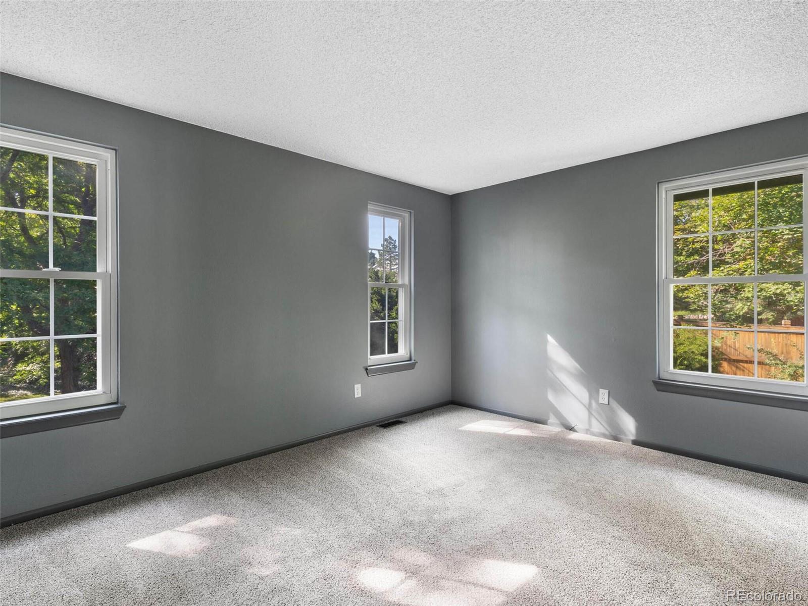 10317 King Court