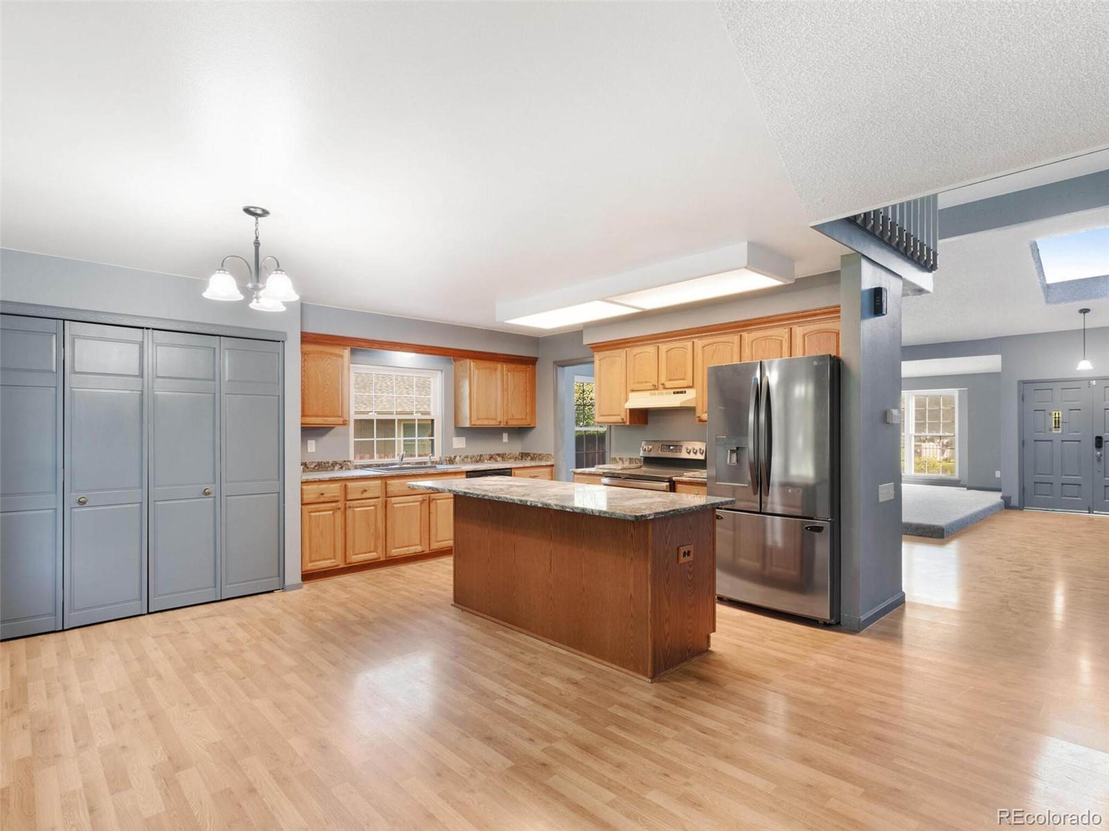 10317 King Court
