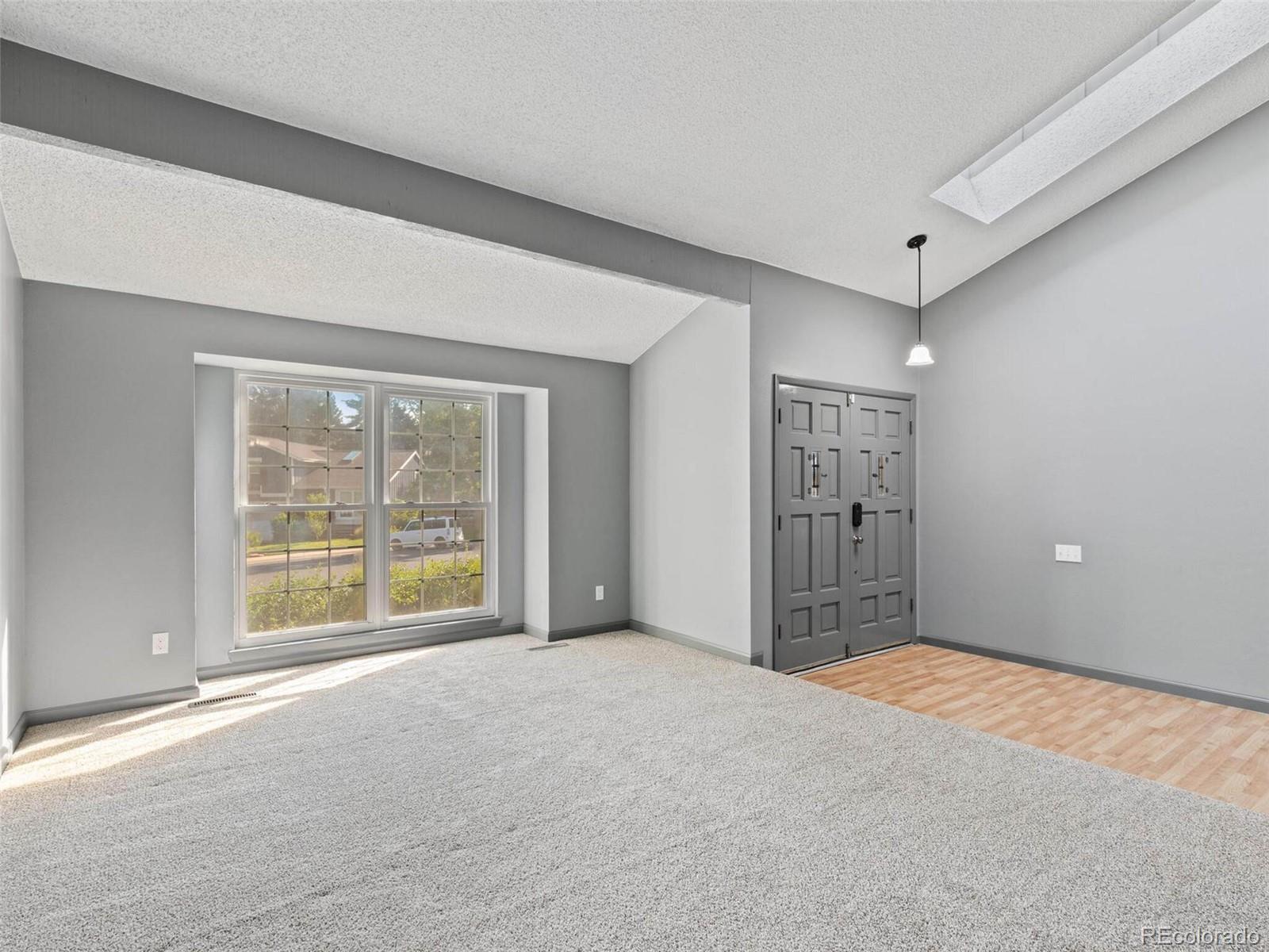10317 King Court