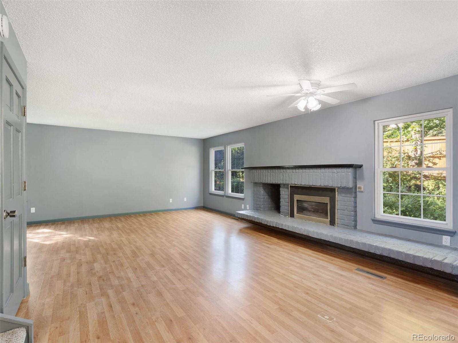 10317 King Court