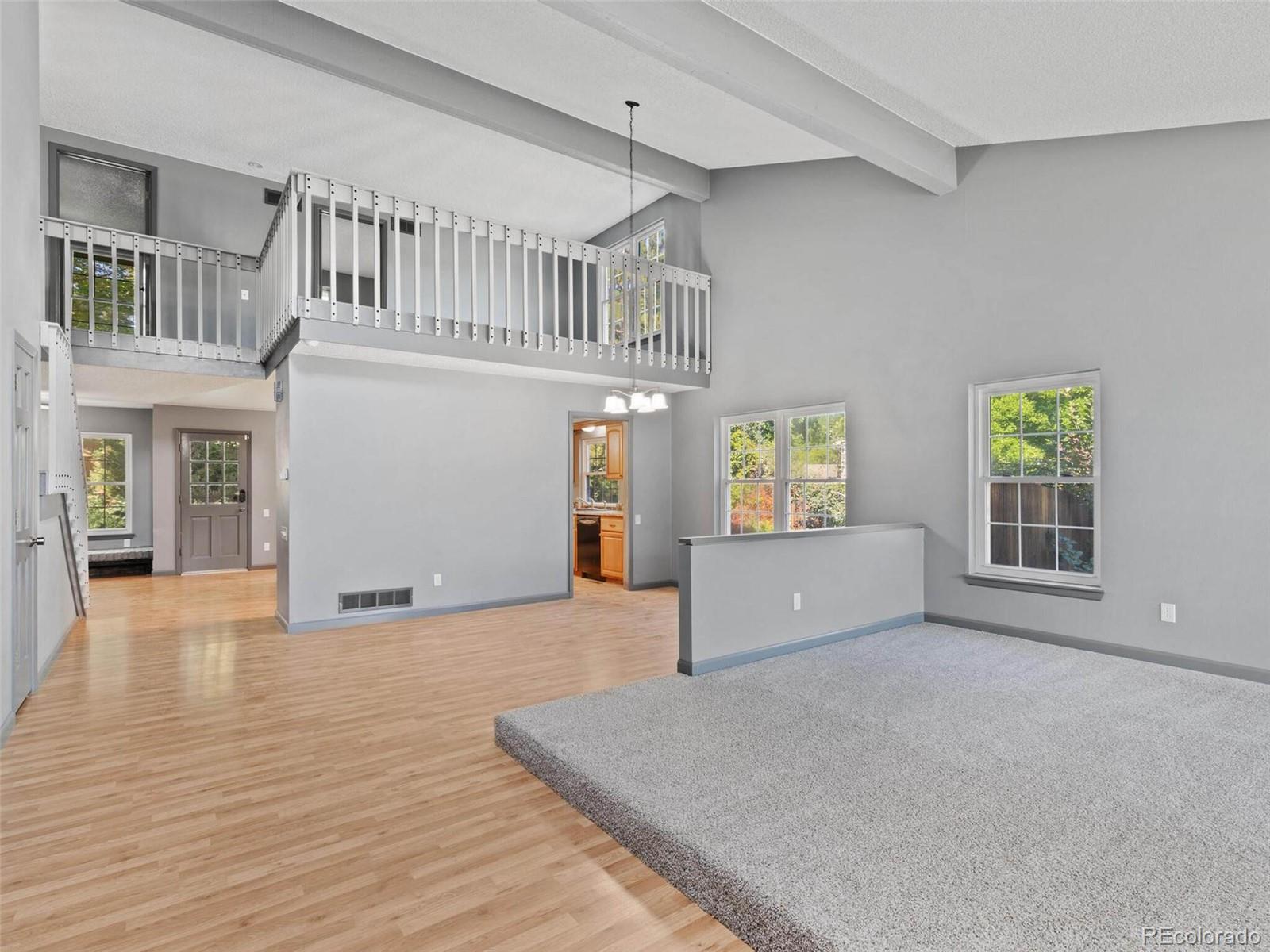 10317 King Court