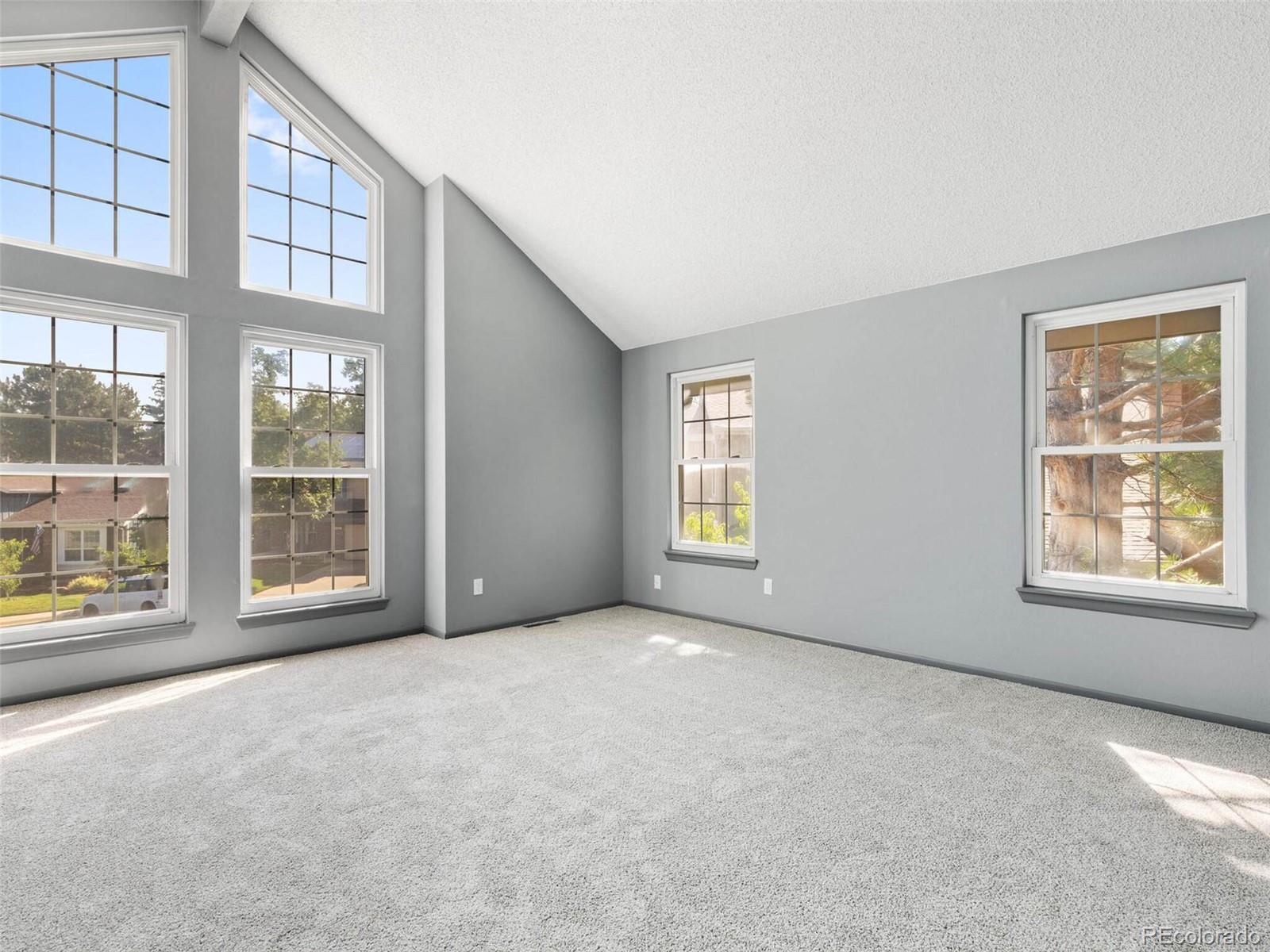 10317 King Court