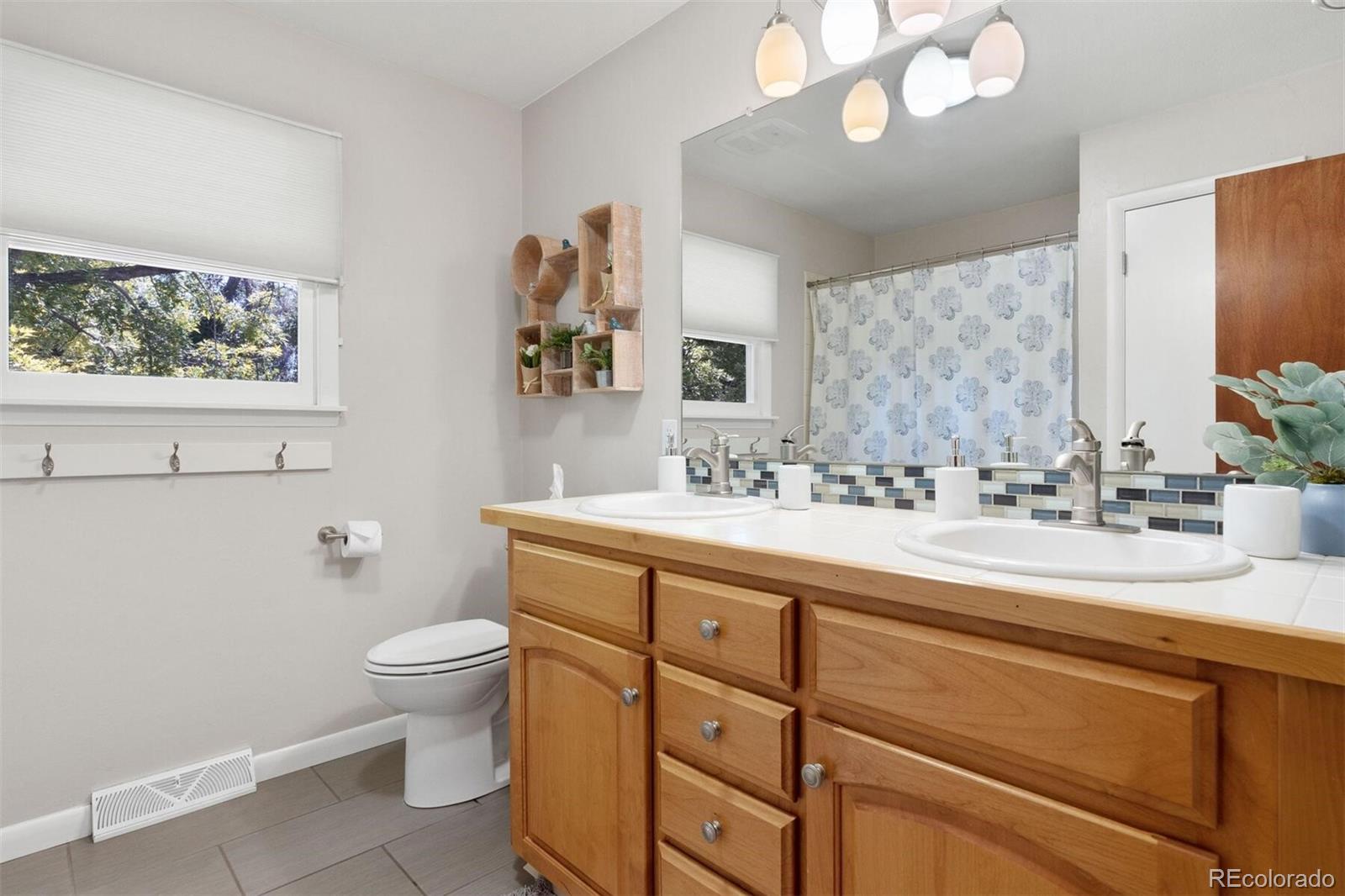 835 W 5th Street