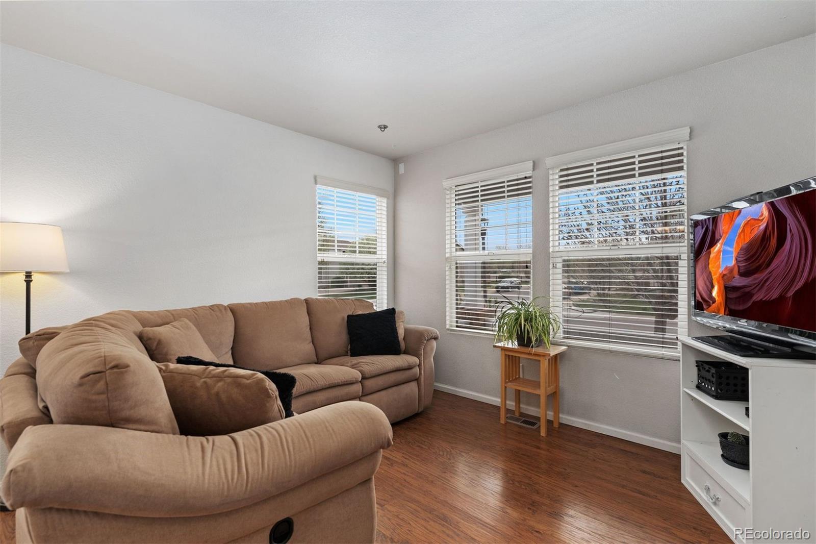 1596 Persian Avenue