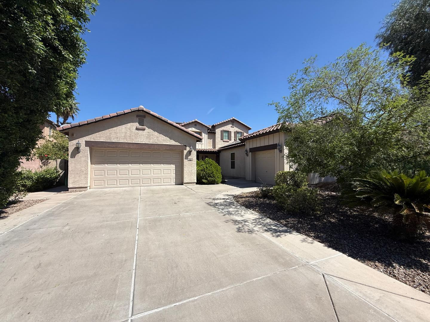 906 W Glenmere Drive