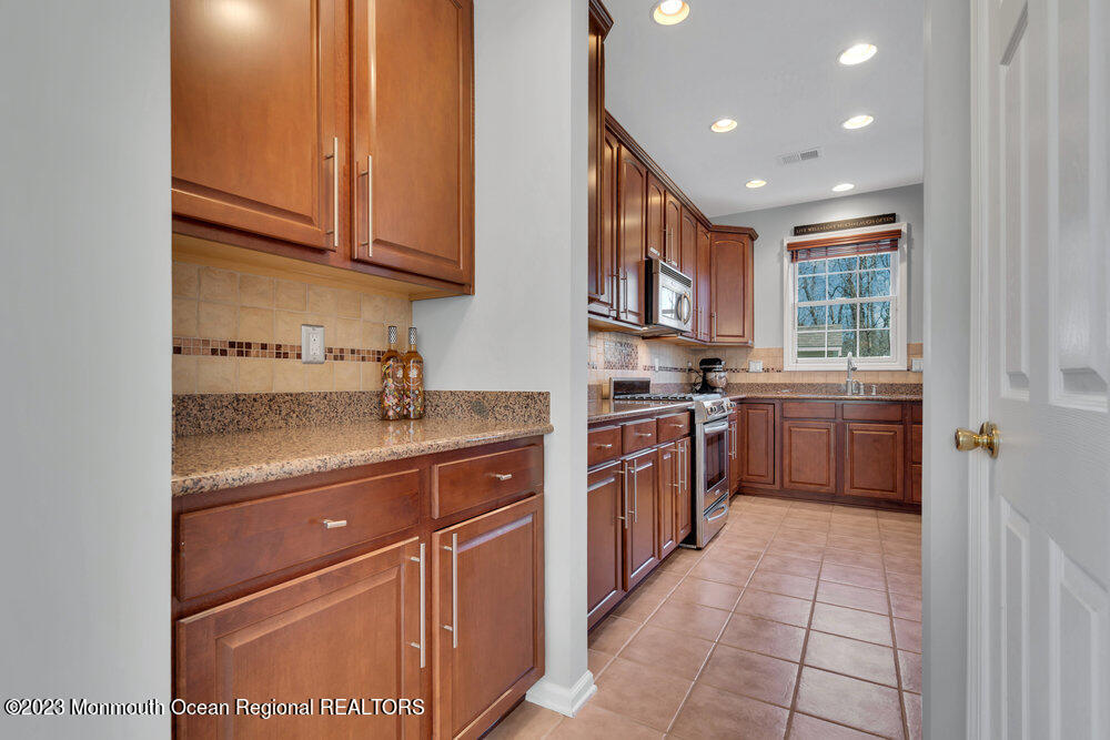 32 Springhouse Circle