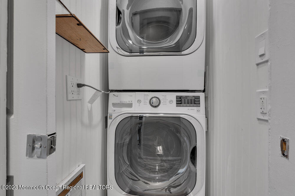 2 Coachman Drive S