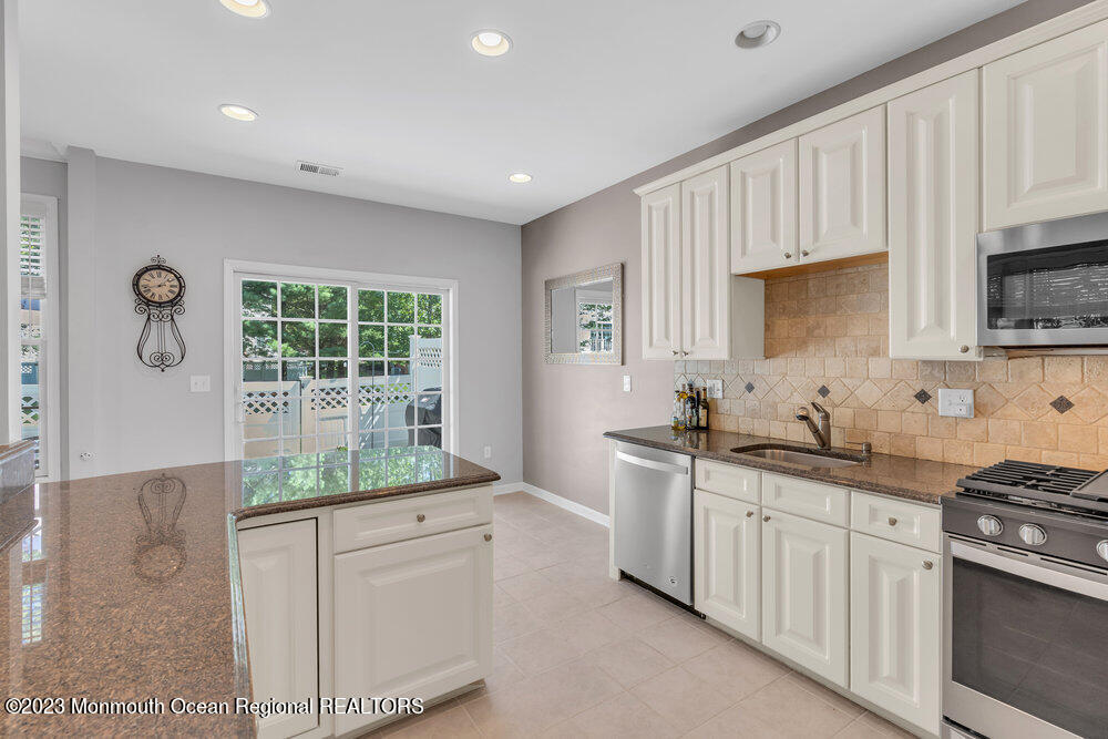 207 Deepwater Circle
