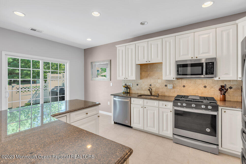 207 Deepwater Circle