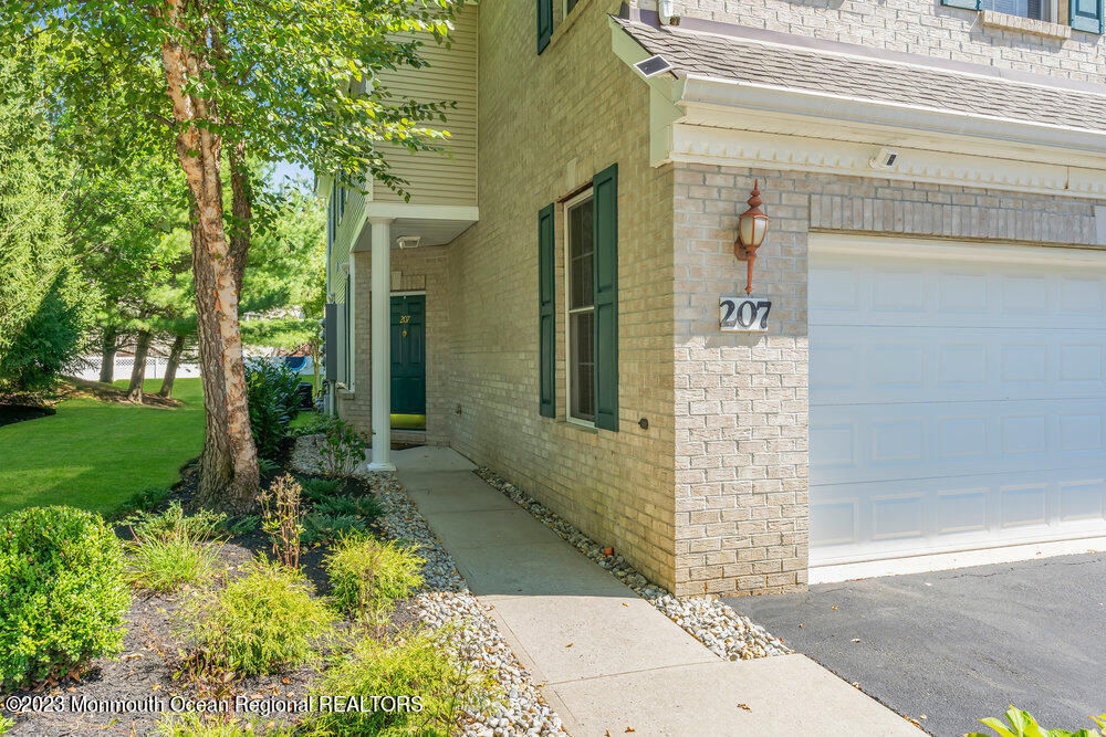 207 Deepwater Circle