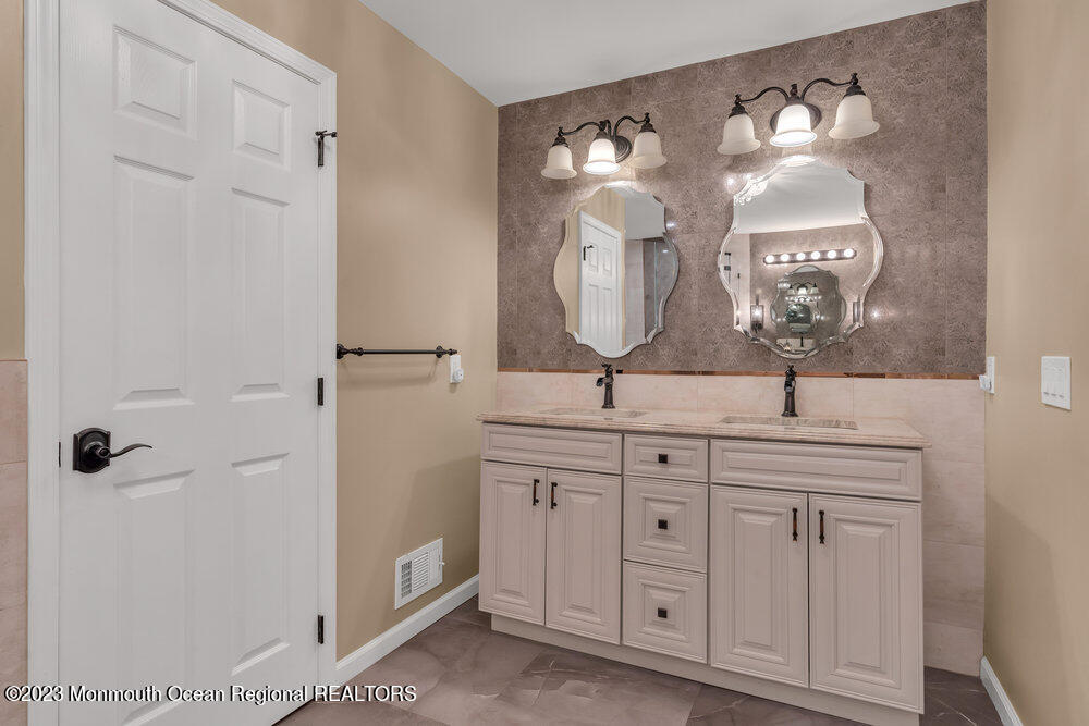 207 Deepwater Circle