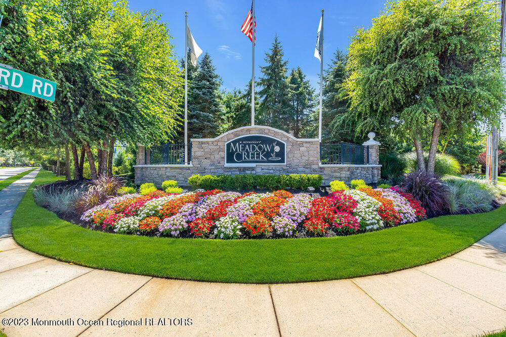 207 Deepwater Circle