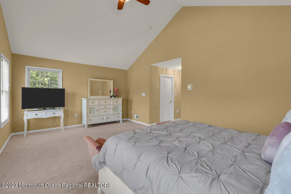 207 Deepwater Circle