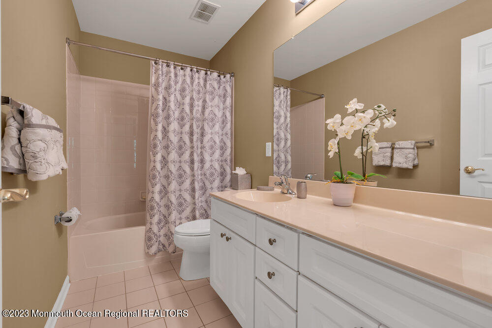 207 Deepwater Circle