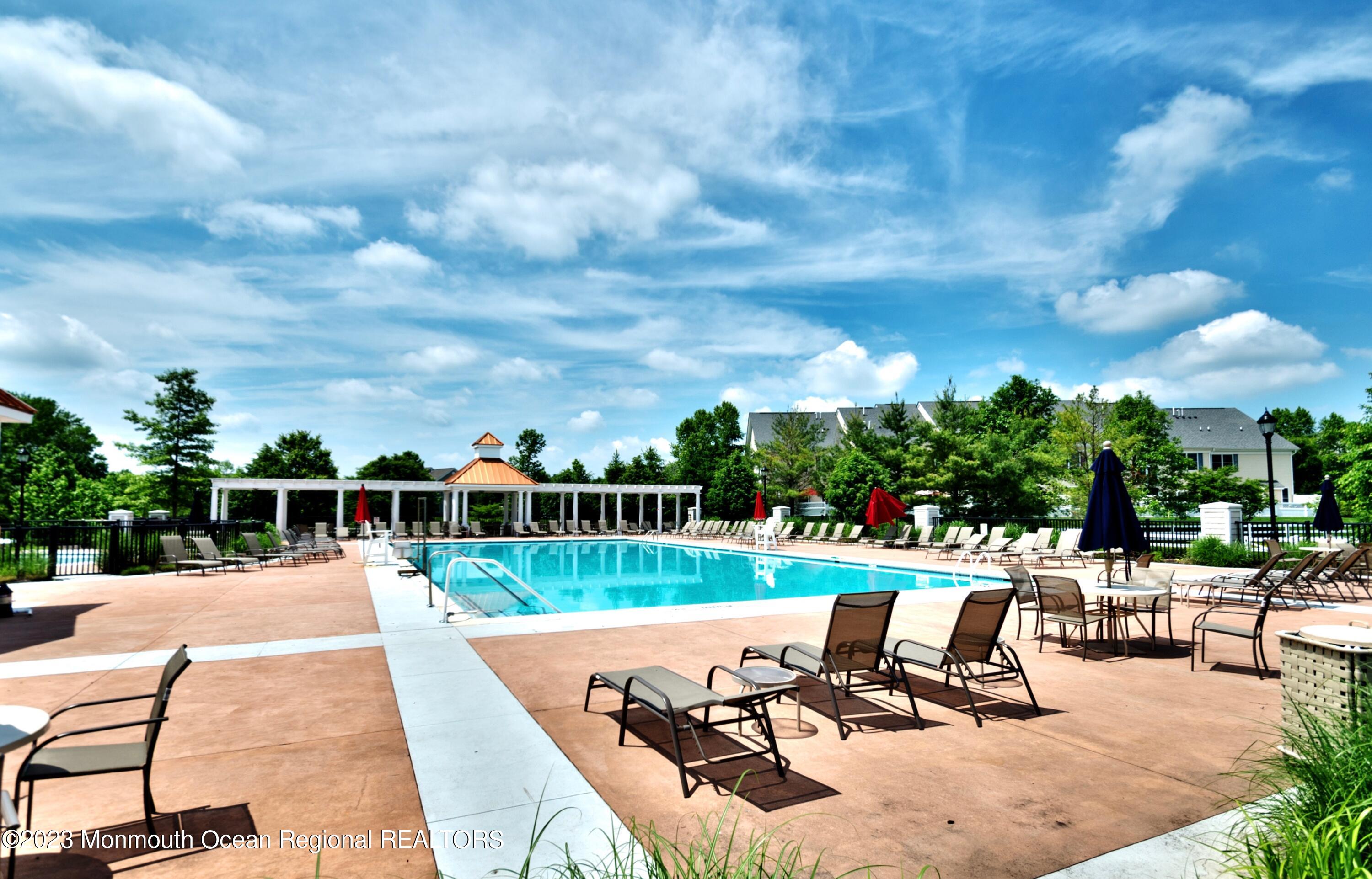 207 Deepwater Circle