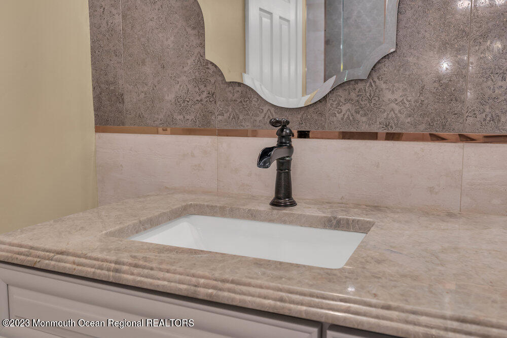 207 Deepwater Circle