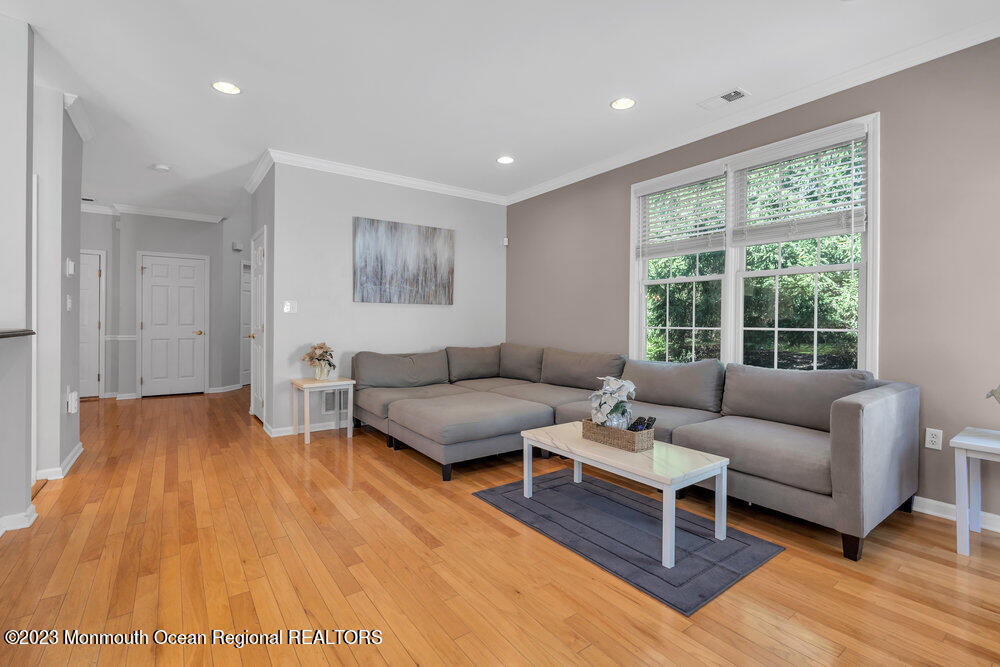 207 Deepwater Circle