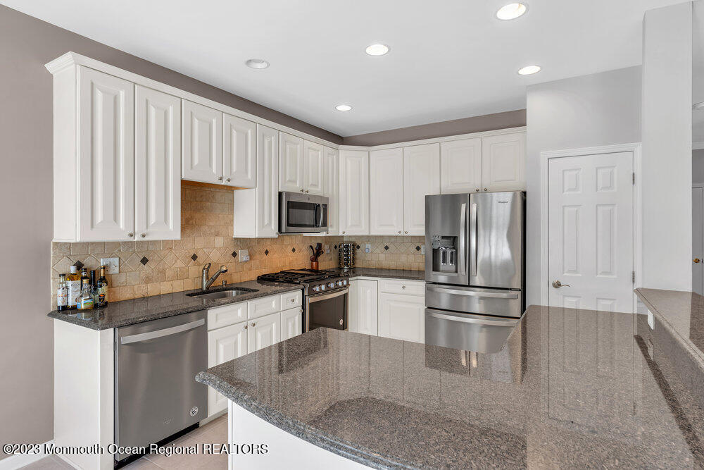 207 Deepwater Circle