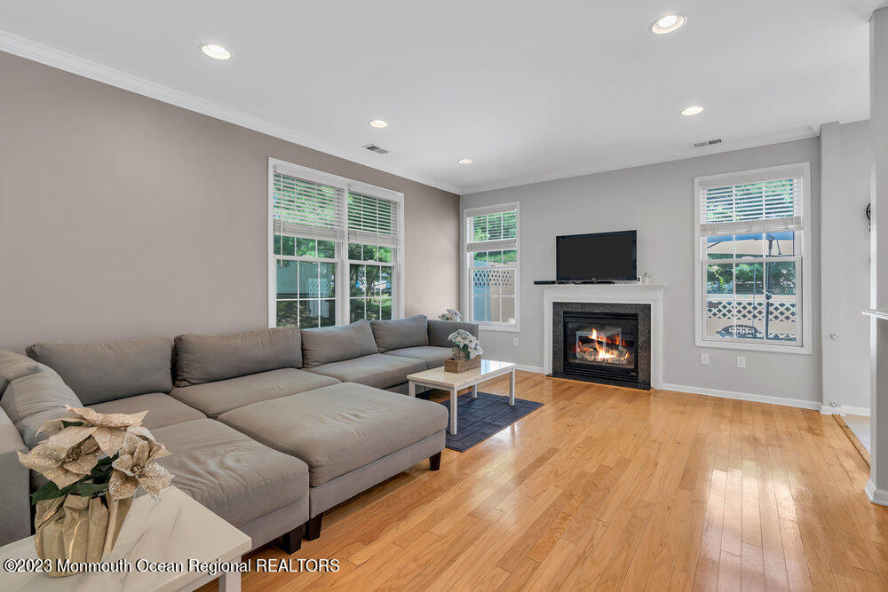 207 Deepwater Circle