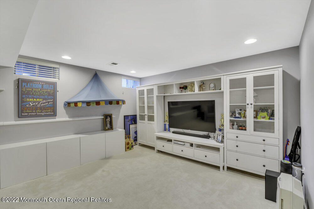22 Hummingbird Drive