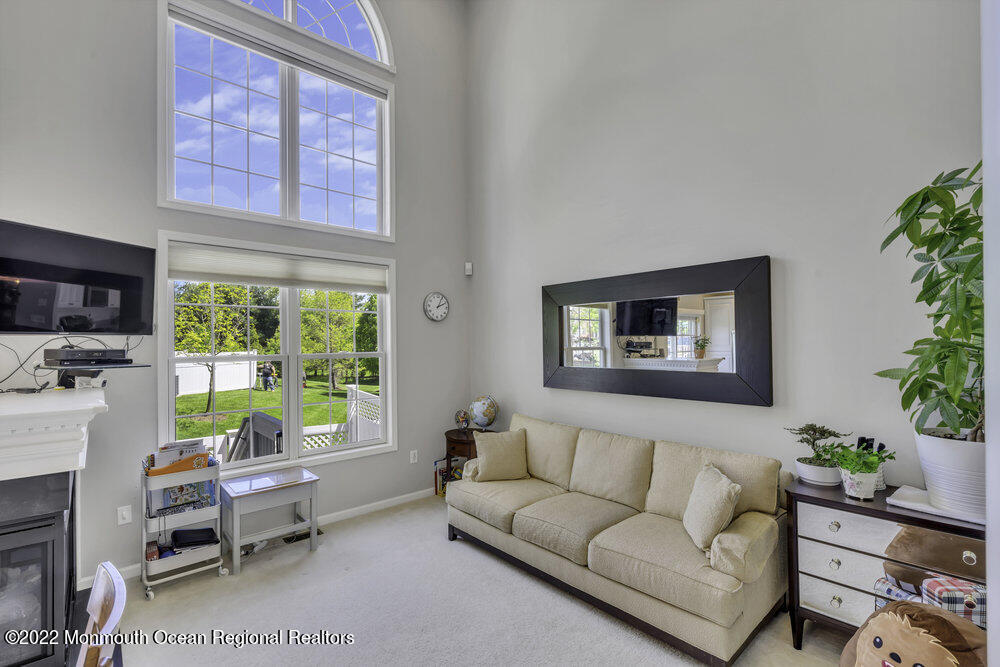 22 Hummingbird Drive